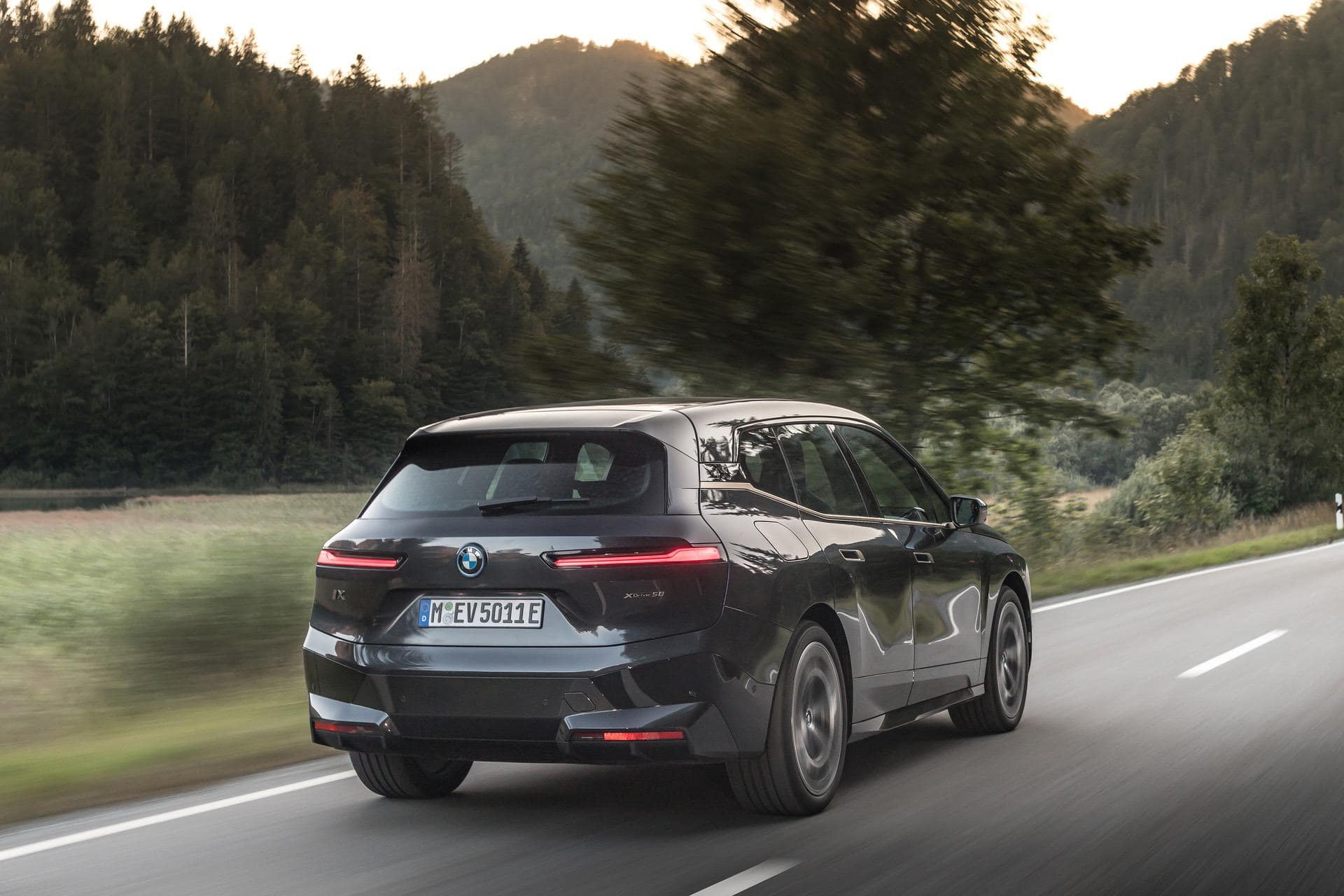 TEST DRIVE: 2022 BMW iX xDrive50 – The Bavarian Magic Carpet