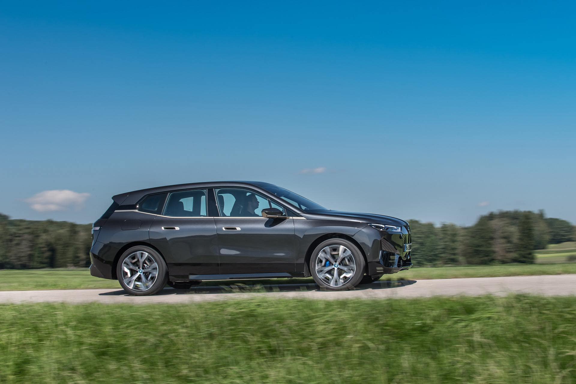 TEST DRIVE: 2022 BMW iX xDrive50 – The Bavarian Magic Carpet