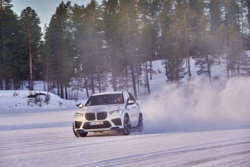 Drifting BMW iX5 Hydrogen in snow