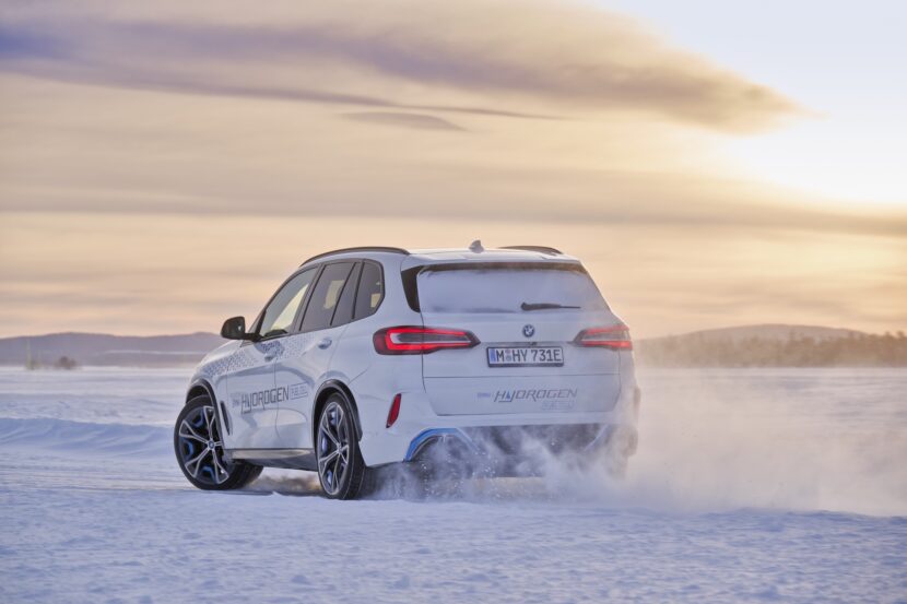 BMW iX5 Hydrogen snow
