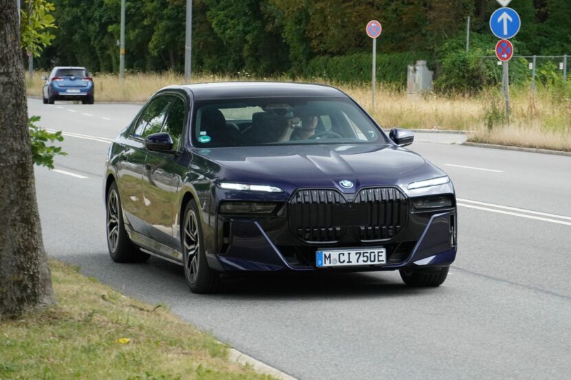 New BMW 7 Series Spotted on the Road in Different Colors