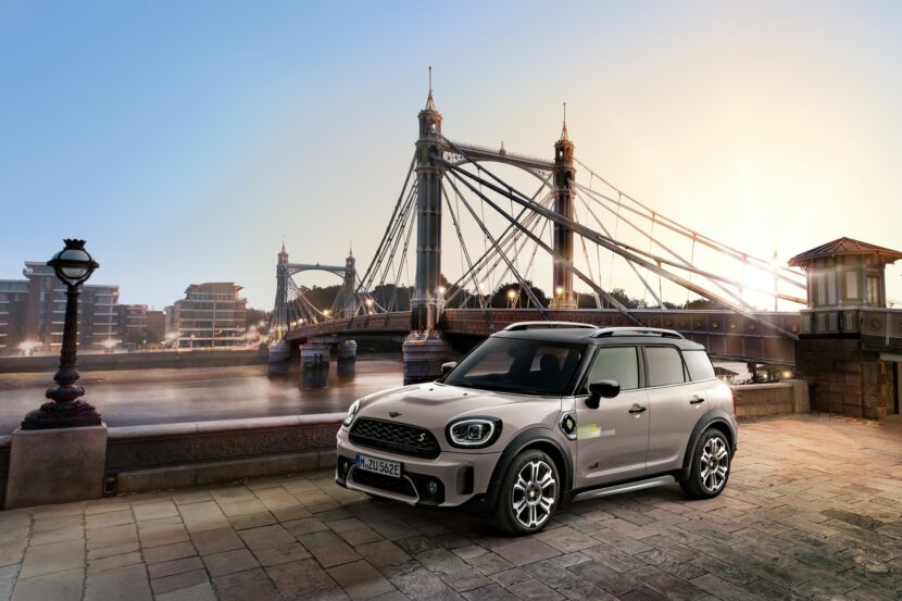 MINI Crossover Albert Bridge Edition PHEV Is A Special Countryman SE For Japan