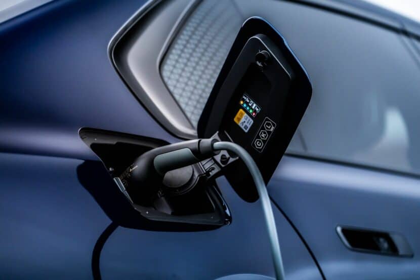 BMW i7 vs. BMW 740i – Which 7 Series Makes Most Sense?