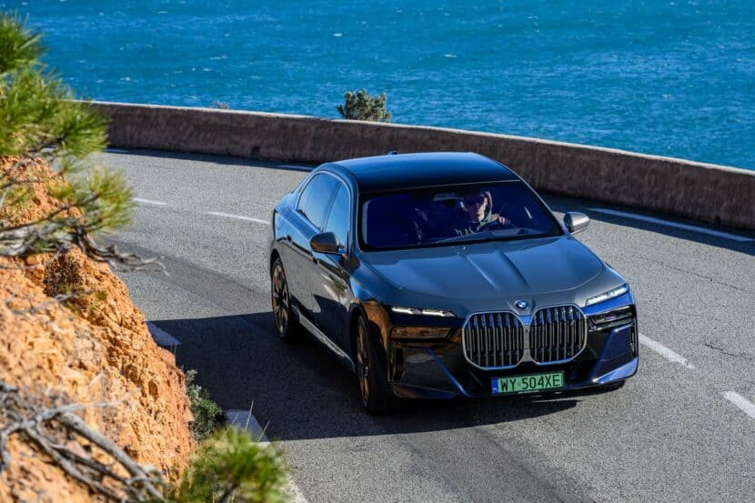 2023 BMW i7 xDrive60 with two-tone paint-13 BMW i7 xDrive60 on the road