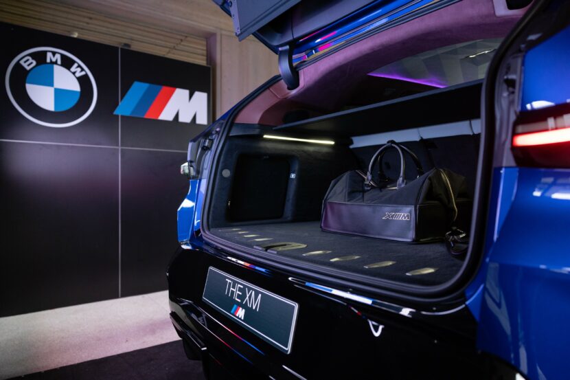 XM trunk with XM bag