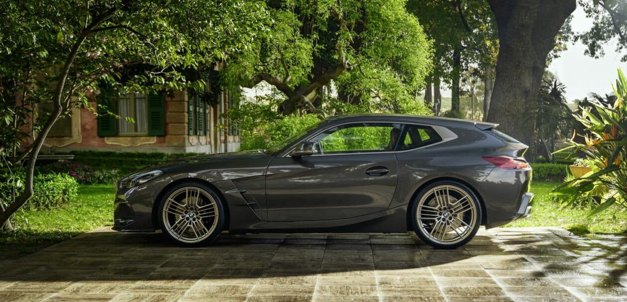 Side view of the BMW Touring Concept Coupe