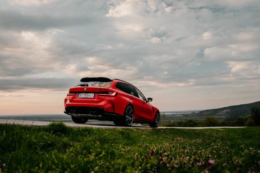 BMW M3 Touring Drifts Home For Christmas While Hauling Tree