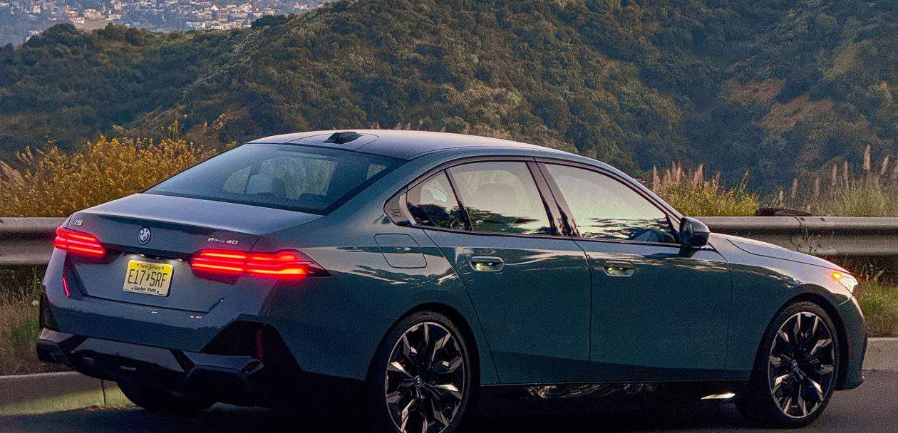 Side view of the BMW i5 eDrive40