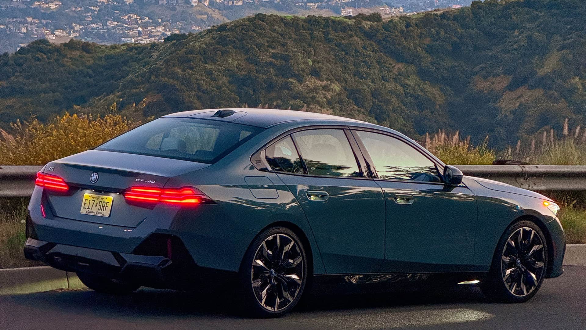 Side view of the BMW i5 eDrive40