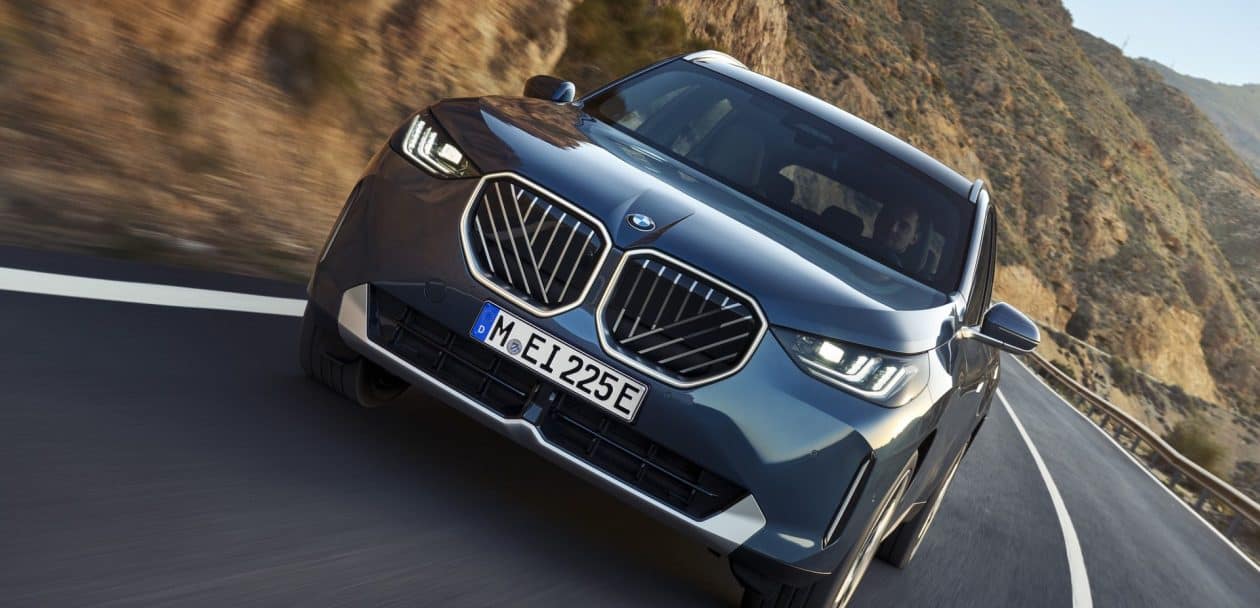 Front view of the BMW X3 30e