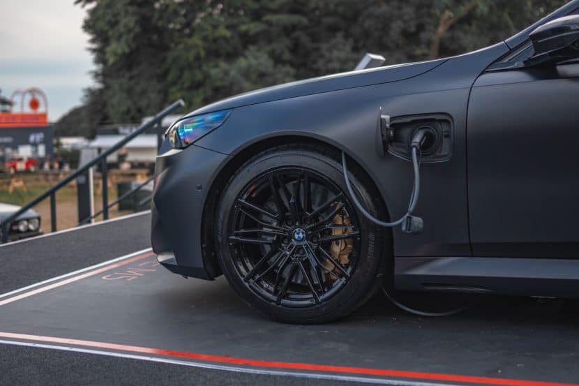 2025-bmw-m5-frozen-deep-grey-18 BMW M5 Charging