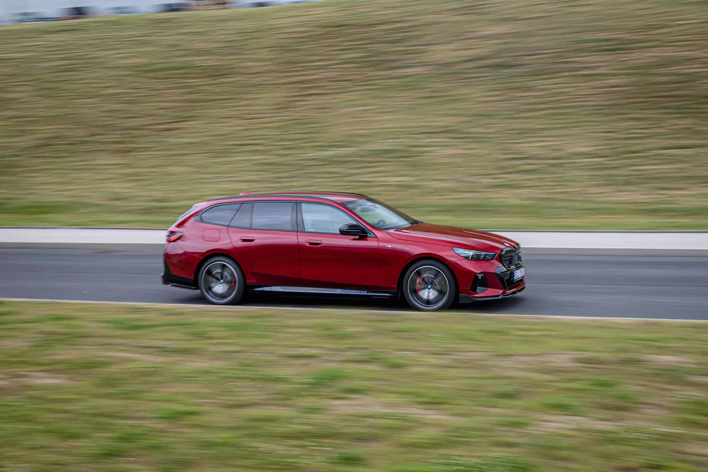 BMW i5 Touring Side view