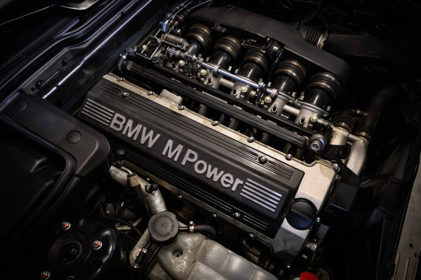 BMW S38 engine in the E34 M5