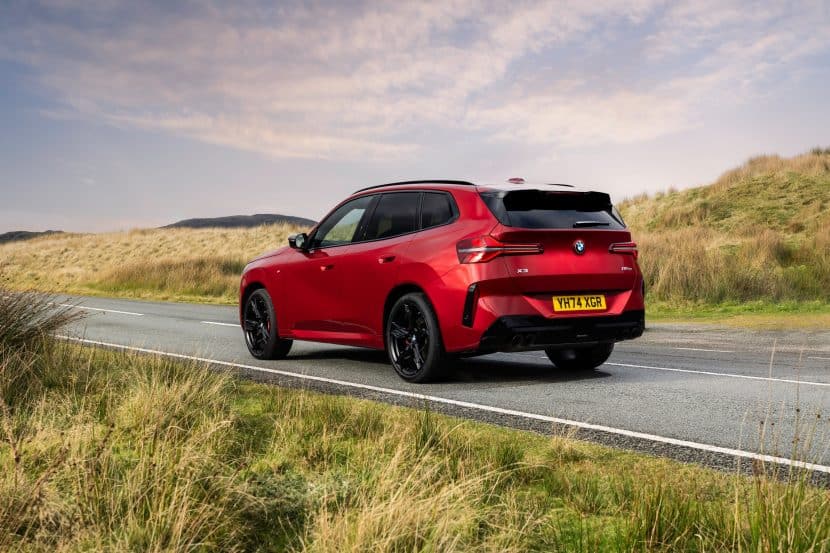 BMW X3 M50 Performs Top Speed Run On The Autobahn