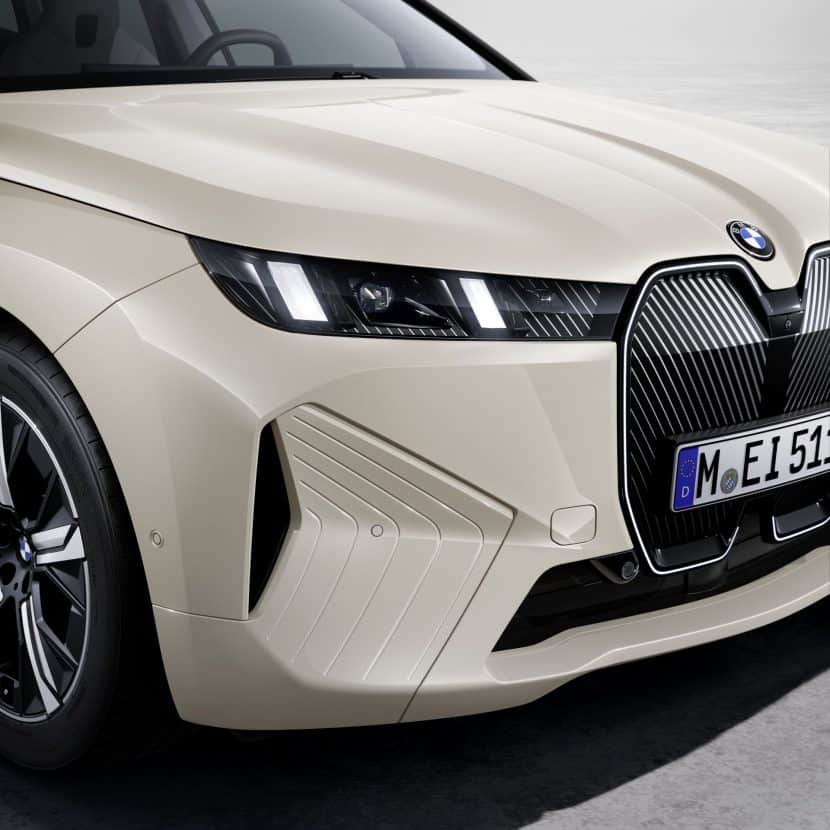 bmw-ix-xdrive45-04 The LED headlights of the BMW iX xDrive45