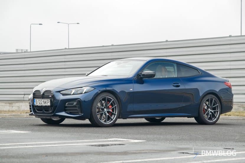 Side view of the 2025 BMW M440i Coupe