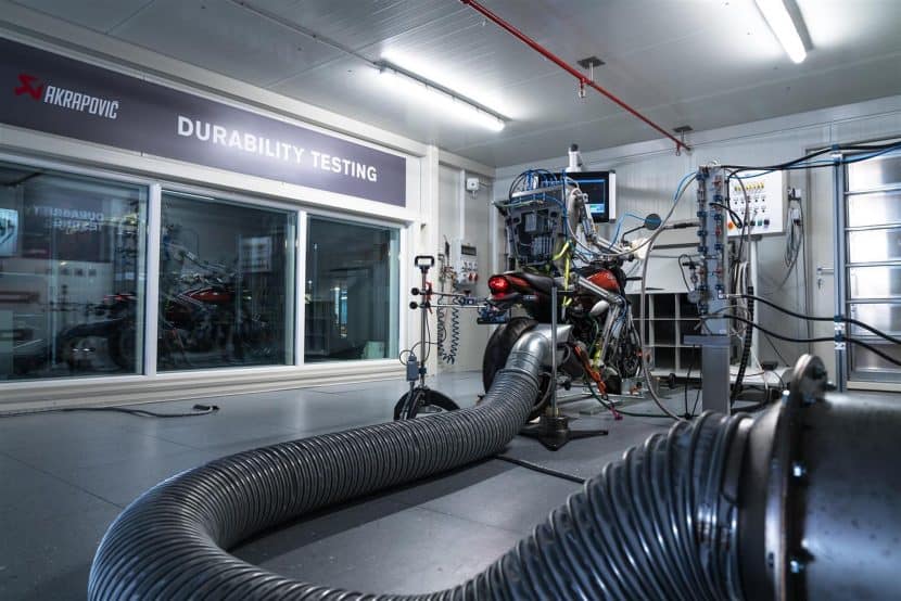 AKRAPOVIC FACTORY DYNO 00