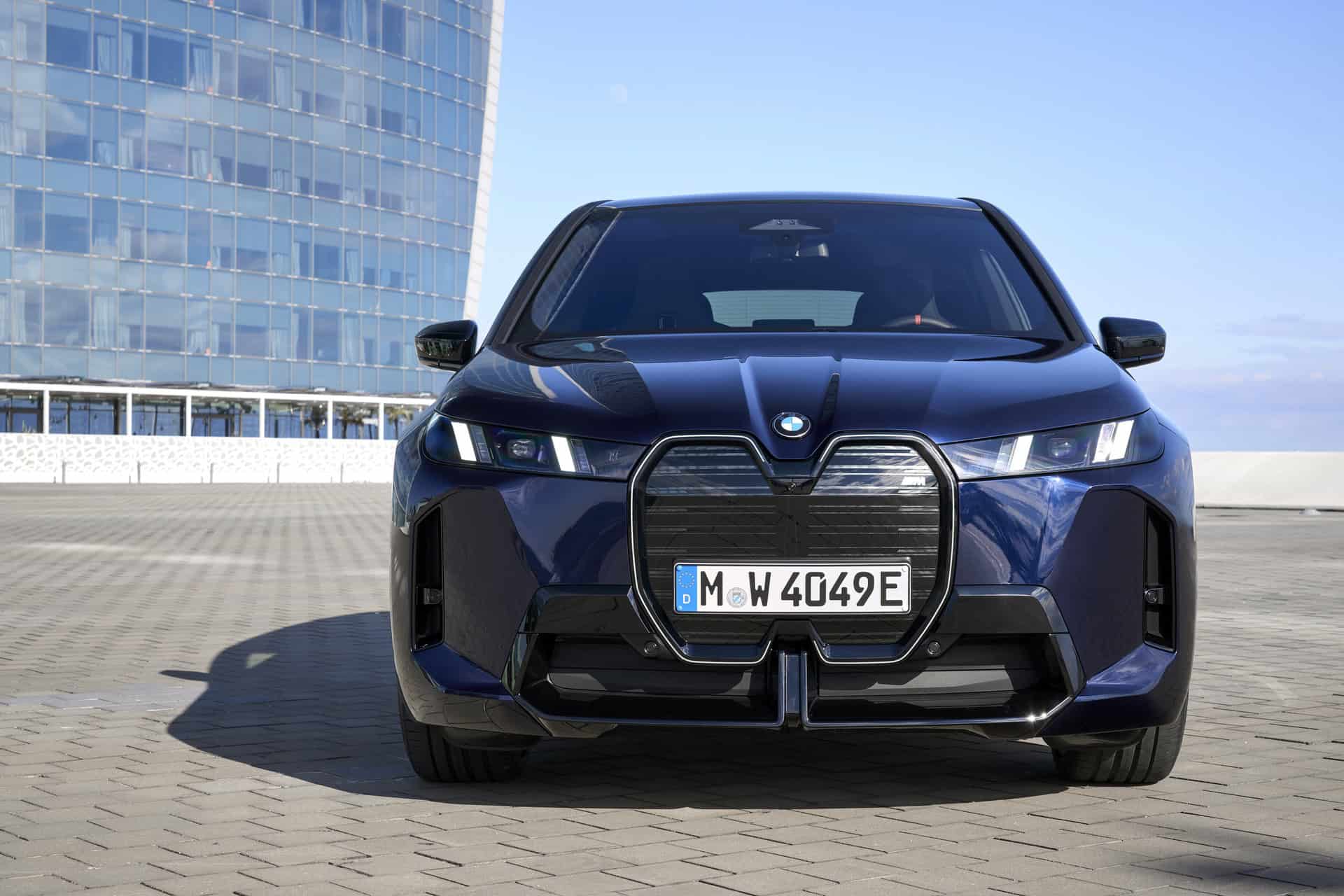 BMW iX M70 Tanzanite Blue