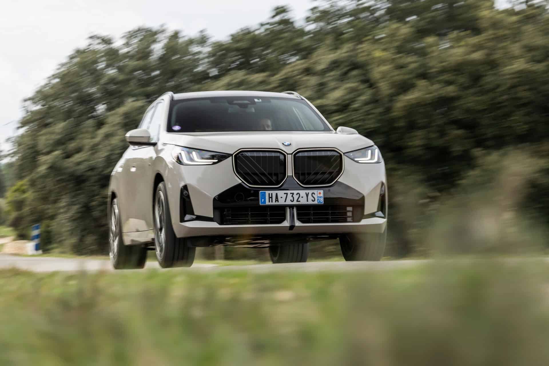 2025 BMW X3 30e xDrive front-end