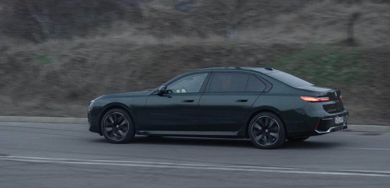 2025 bmw 740d review 03