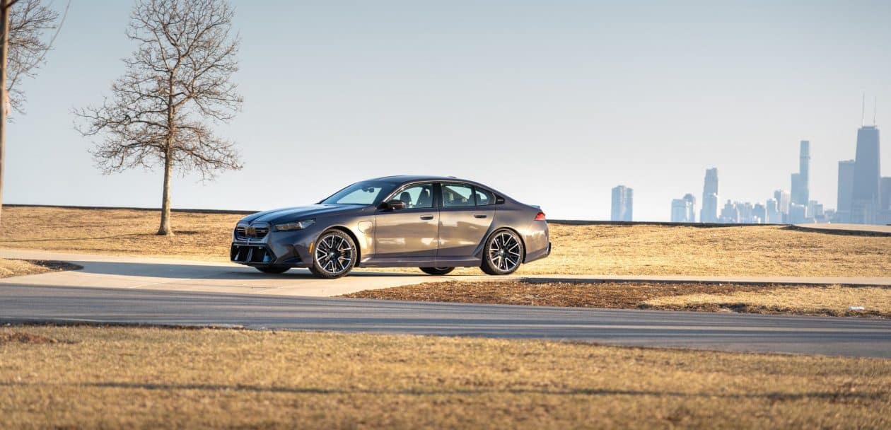2025 BMW M5 SEPIA METALLIC 01