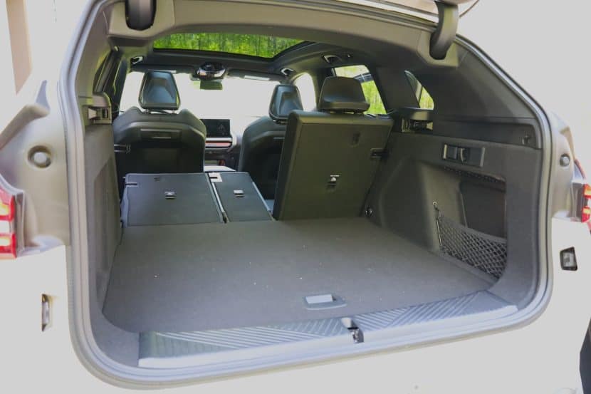 2025 BMW X3 TRUNK AND CARGO AREA 2025 BMW X3 TRUNK AND CARGO AREA