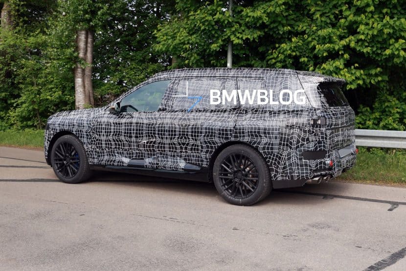 2027 BMW X7 G67 02