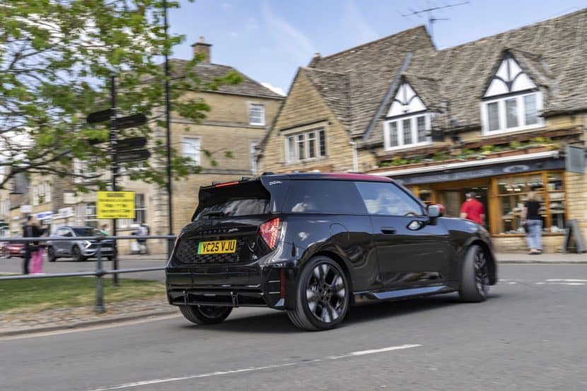 MINI COOPER JCW ELECTRIC J01 MIDNIGHT BLACK 38 MINI COOPER JCW ELECTRIC J01 MIDNIGHT BLACK 38