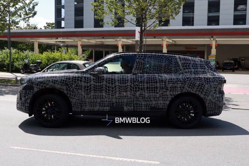 2027 BMW X5 SPY PHOTOS PROTOTYPE 01 2027 BMW X5 side view showing the new door handle and plug-in port