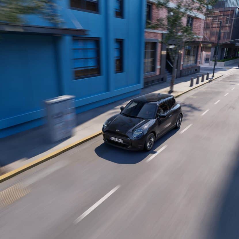 MINI COOPER ELECTRIC MONOCHROME 02