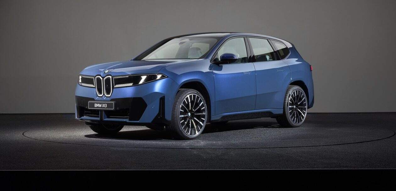 2026 BMW iX3 Neue Klasse SUV front view with illuminated grille