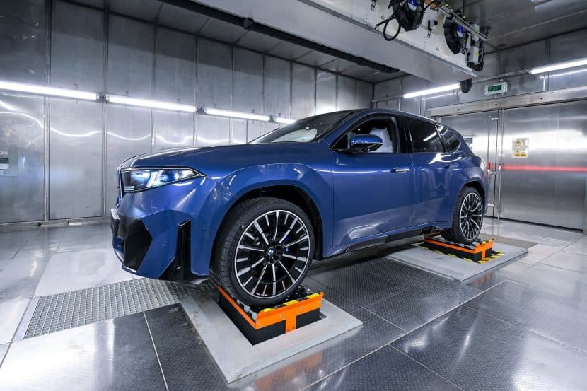 BMW Shows How People And Robots Build The New iX3: Video