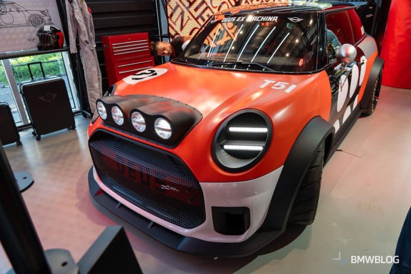 MINI DEUS EX MACHINA 00