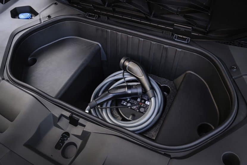 BMW IX3 SPACE SILVER 127 BMW IX3 SPACE SILVER charging cable