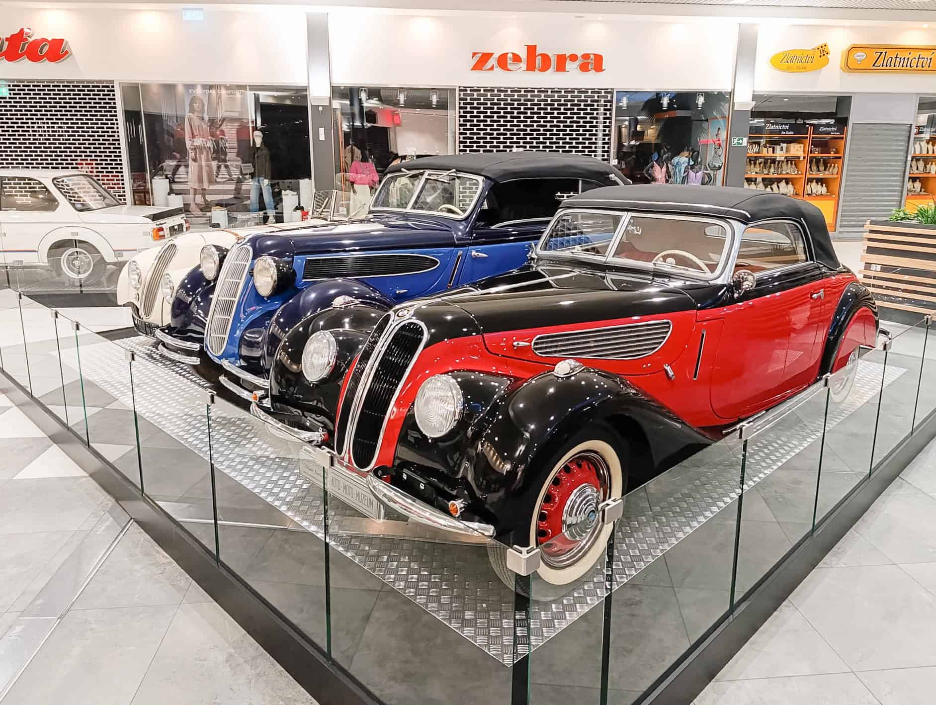 BMW LEGENDS AT FUTURUM OSTRAVA SHOPPING MALL 11