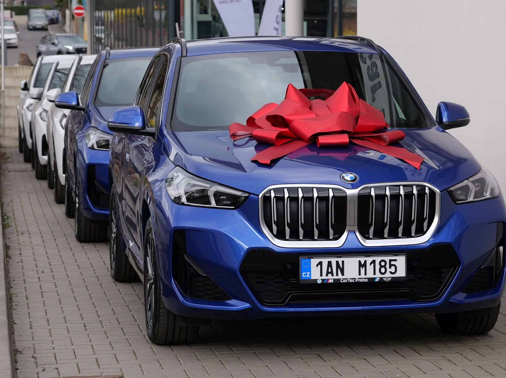 ALLIANZ BUYS 15 BMW SUVS 3