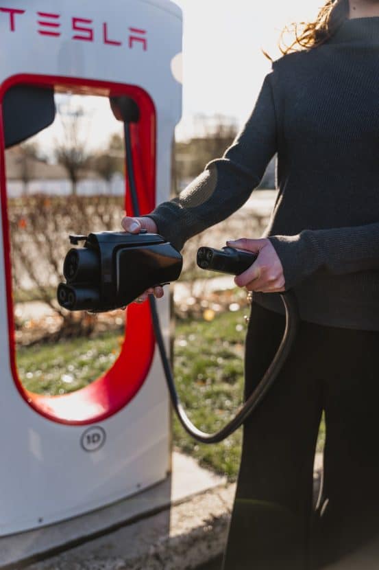 BMW TESLA CHARGING 01 BMW TESLA CHARGING 01