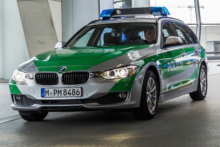 BMW delivers 3 Series Touring and X3 police cars to Bavaria