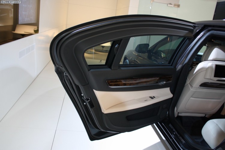 BMW-760i-F03-High-Security-Genf-2011-Interieur-01