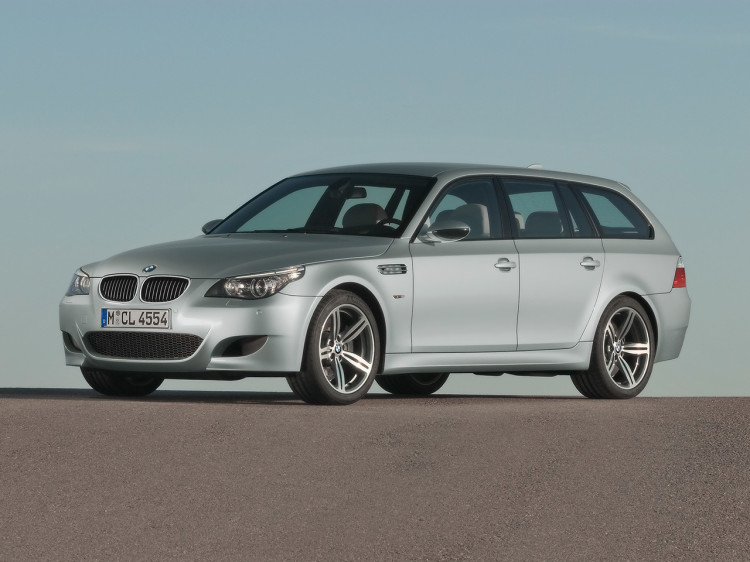 BMW-M5-Touring-E61 side view