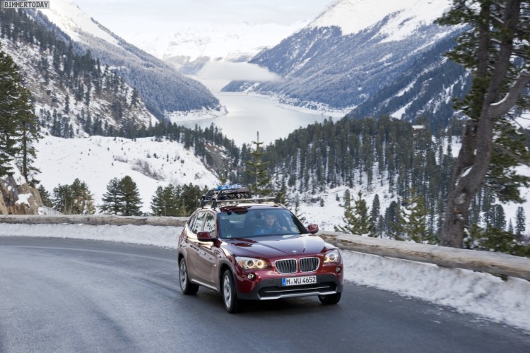 Photos of the new 4-cylinder TwinPower engine and new BMW X1 xDrive28i