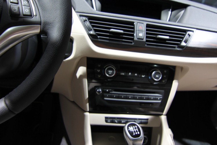 2012 Paris Motor Show: 2013 BMW X1 sDrive16d Valencia Orange