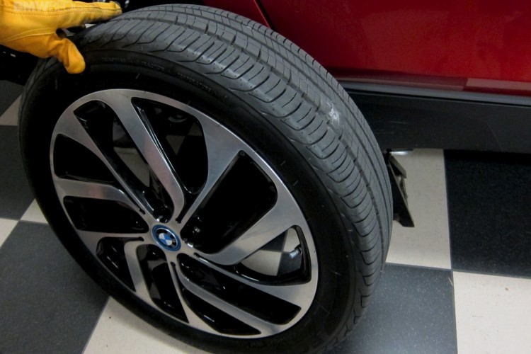 Flat tire on BMW i3, TPMS comes to rescue