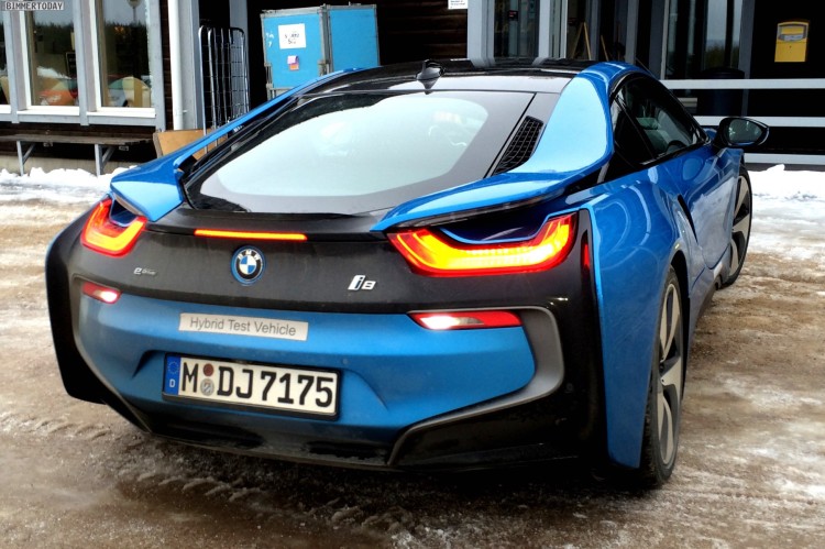 BMW-i8-Protonic-Blue-blau-Plug-in-Hybrid-Sportwagen-06