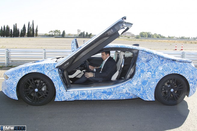 BMW-i8-doors01