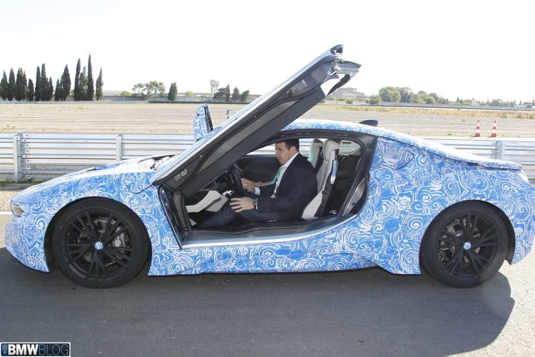 BMW-i8-doors01