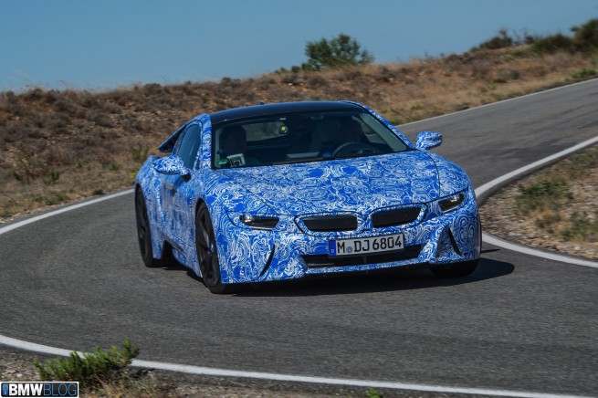 BMW-i8-drive-05