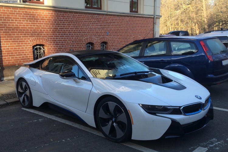 Live-Fotos-BMW-i8-Crystal-White-Akzente-i-blau-ungetarnt-Leipzig-02