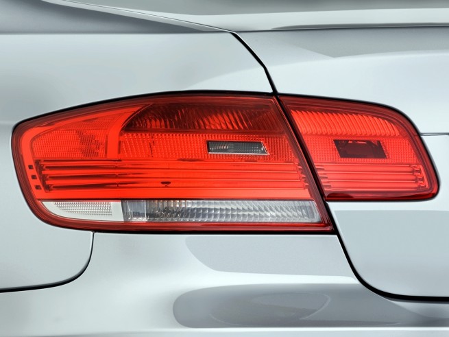 P2605_BMW__3_series_coupe_328i_2009_exterior_taill