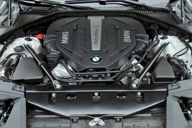 bmw-750i-engine